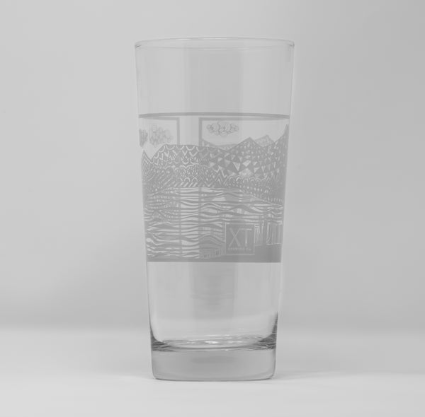 XT Brewery Scenic Engraved Straight Pint Glass – 568ml